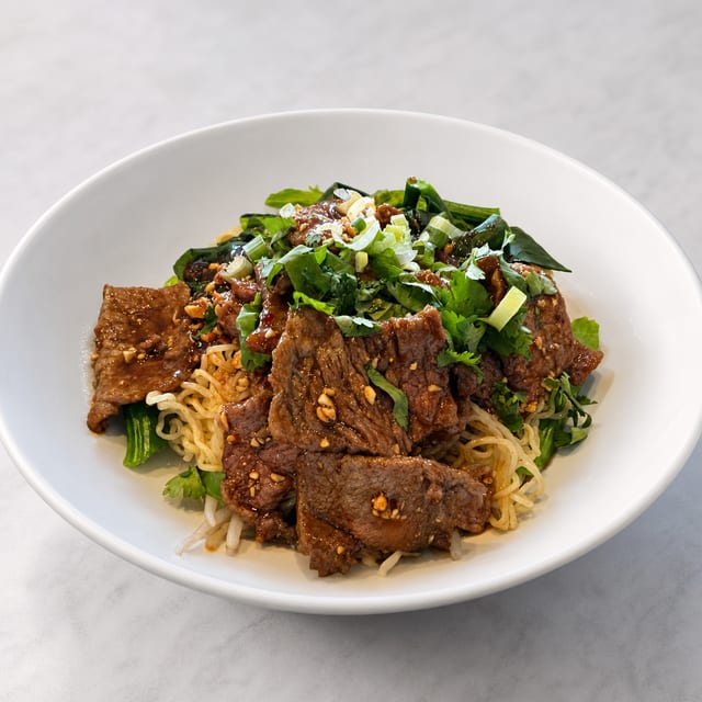 Bamee Hang Nuer (Beef).
