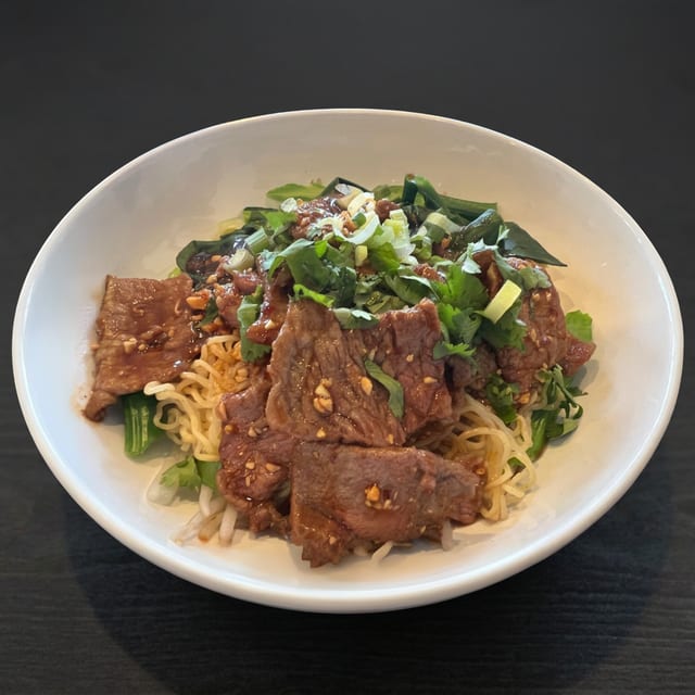 Bamee Hang Nuer (Beef).